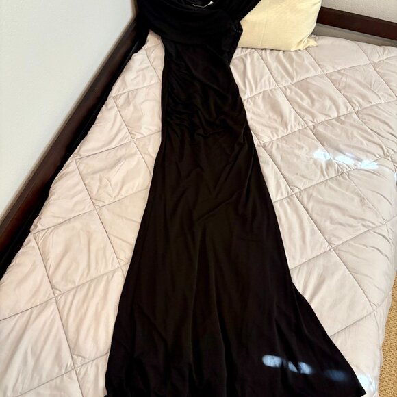 Badgley Mishka Capped Sleeve Black Gown, Size 4 - Picture 1 of 3